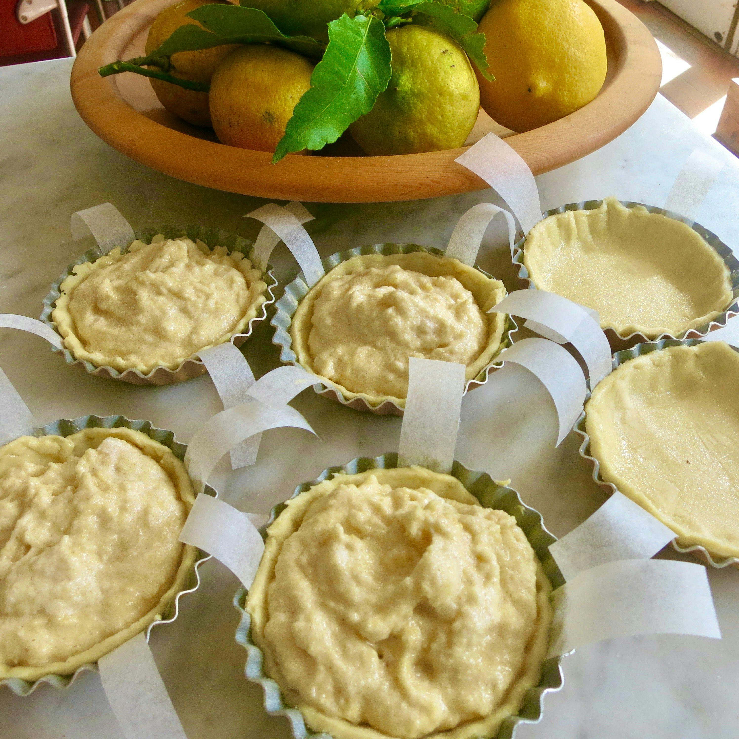 pie dishes filled with the 'crema reale'