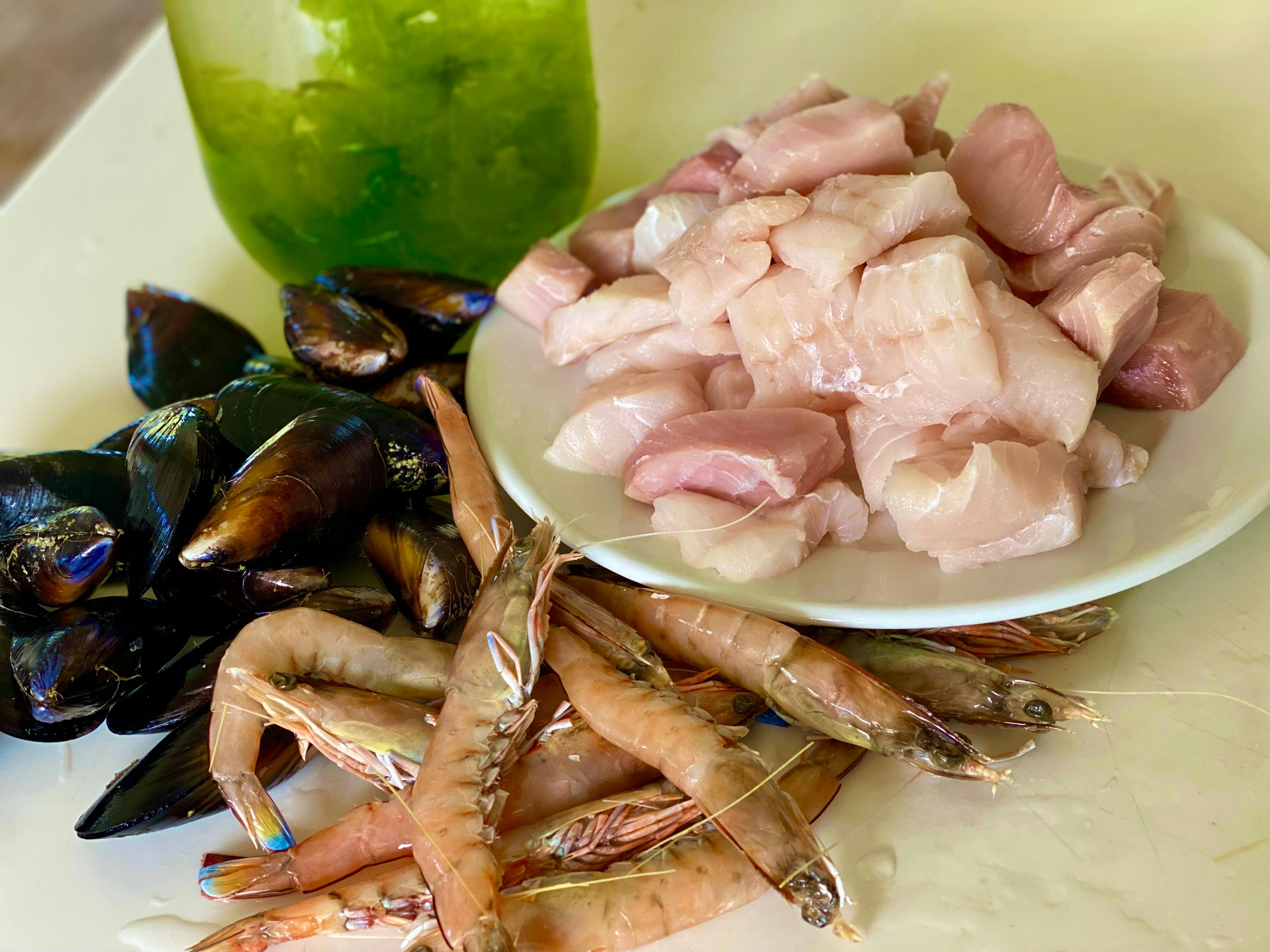 muscles, prawns and diced fish